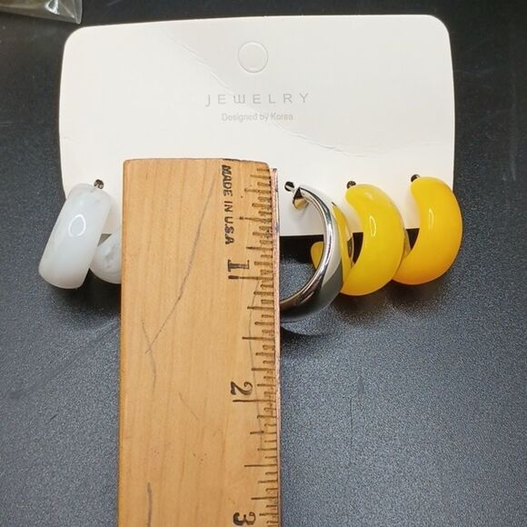 YELLOW silver white chunky hoop earrings - Picture 2 of 6